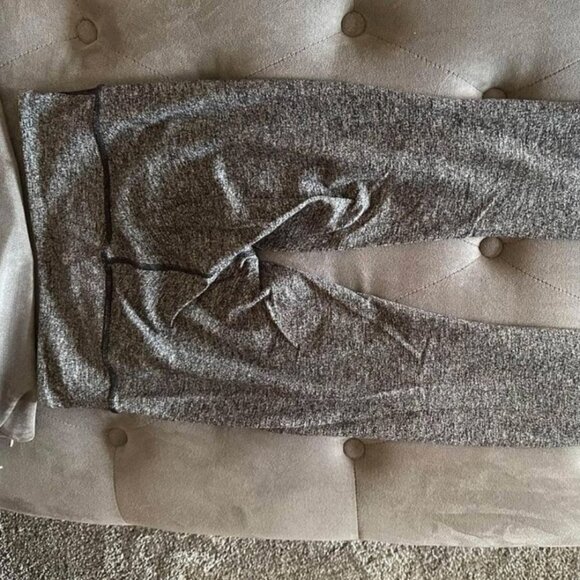 Grey lululemon leggings - Picture 2 of 3
